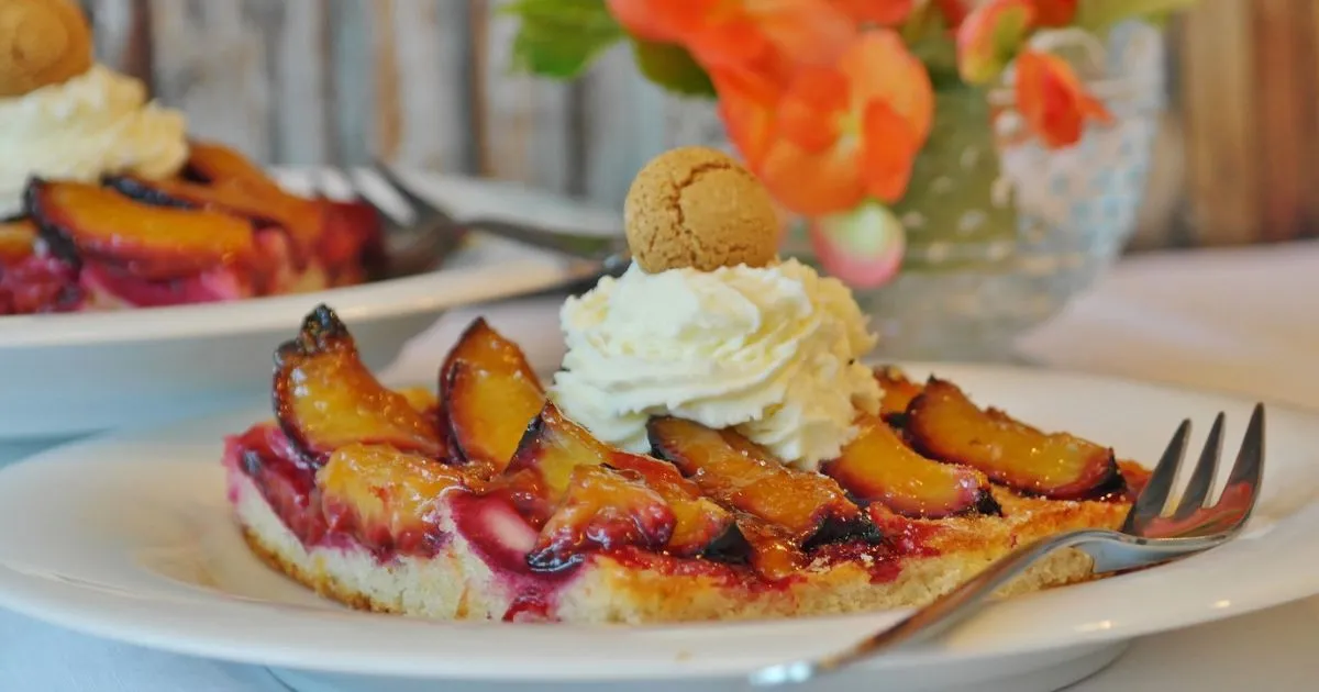 Easy Peach Cobbler with Cake Mix - 3 Steps to a Delicious Dessert Peach Cobbler with Cake